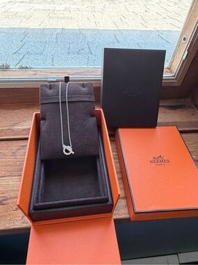 NEW Hermès Necklace  18K white gold set with diamonds